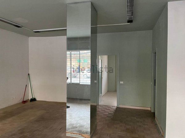 negozio in affitto a Firenze in zona Isolotto