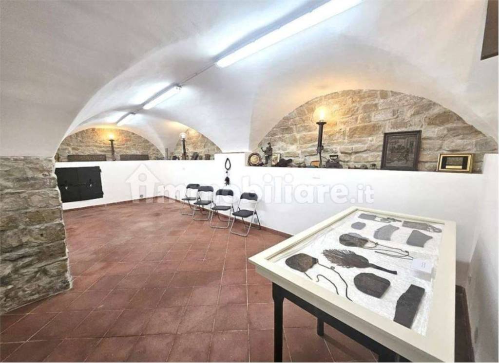 locale commerciale in affitto a Firenze
