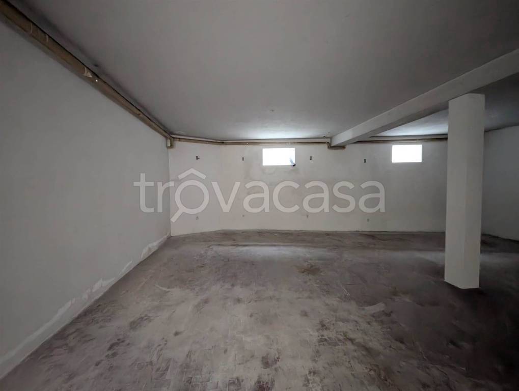 locale commerciale in affitto a Firenze in zona Legnaia