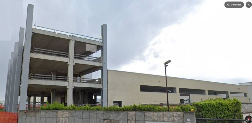 locale commerciale in affitto a Firenze in zona Brozzi