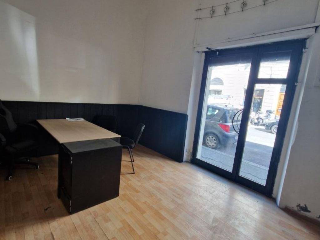 negozio in affitto a Firenze in zona Campo di Marte