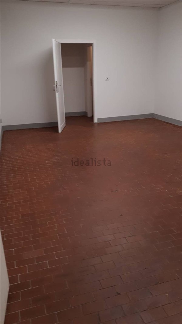 locale di sgombero in affitto a Firenze in zona Novoli