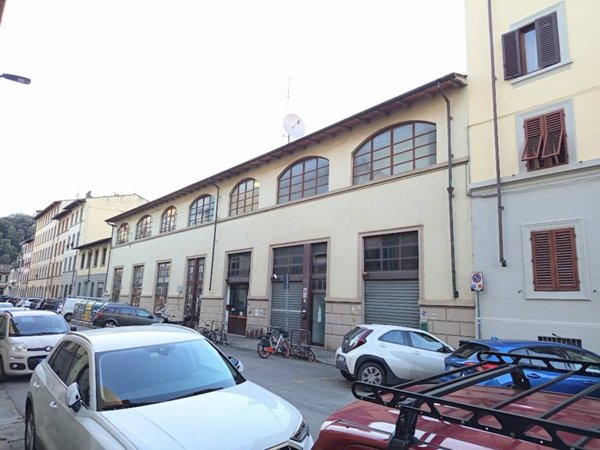 negozio in affitto a Firenze in zona Centro San Frediano