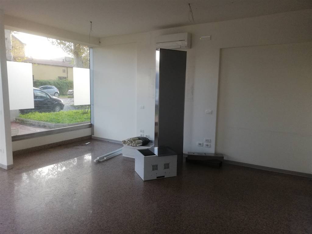 negozio in affitto a Firenze in zona Brozzi