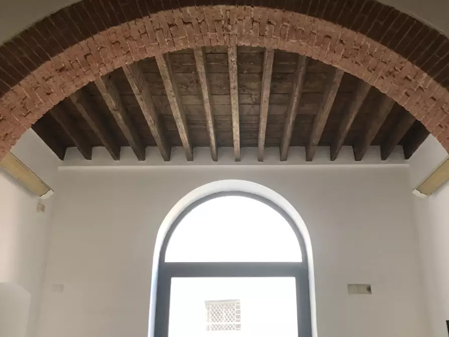 locale commerciale in affitto a Firenze