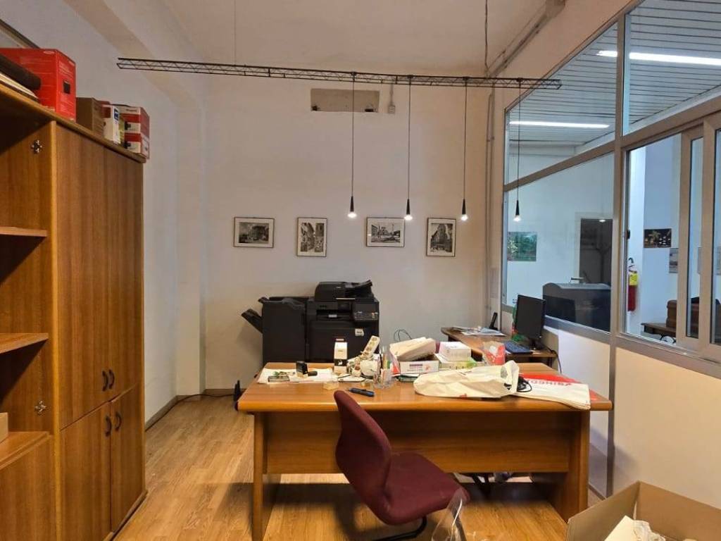 locale commerciale in affitto a Firenze in zona Soffiano