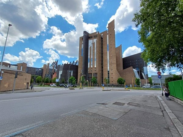 locale commerciale in affitto a Firenze in zona Novoli