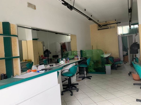 negozio in affitto a Firenze in zona Isolotto
