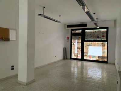 negozio in affitto a Firenze in zona Isolotto