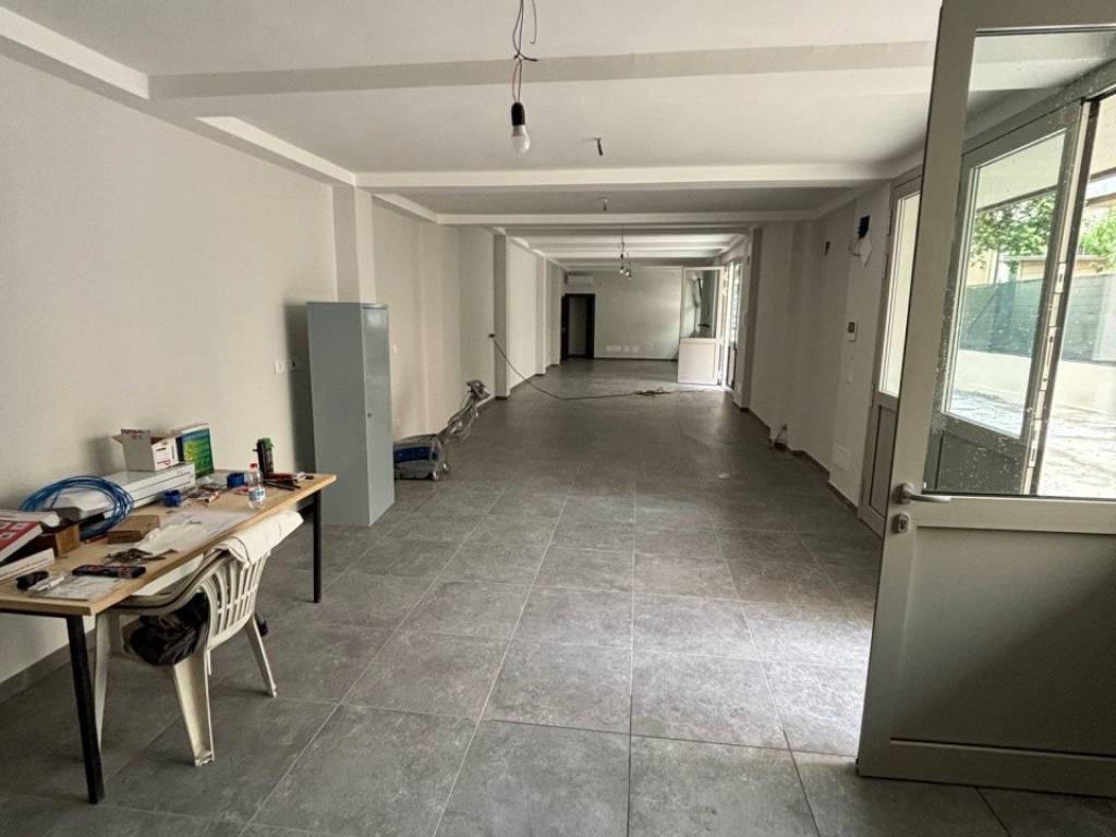 locale commerciale in affitto a Firenze in zona Coverciano