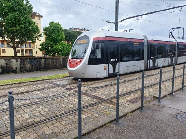 locale commerciale in affitto a Firenze in zona Careggi