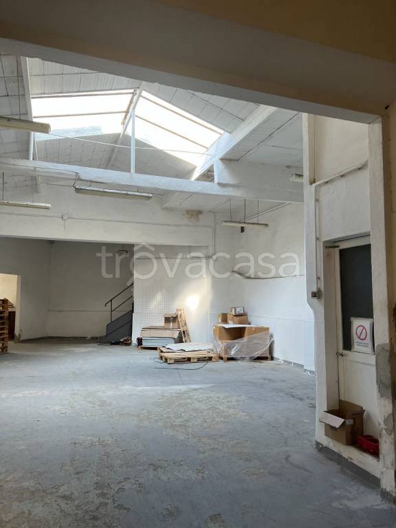 locale commerciale in affitto a Firenze in zona Careggi