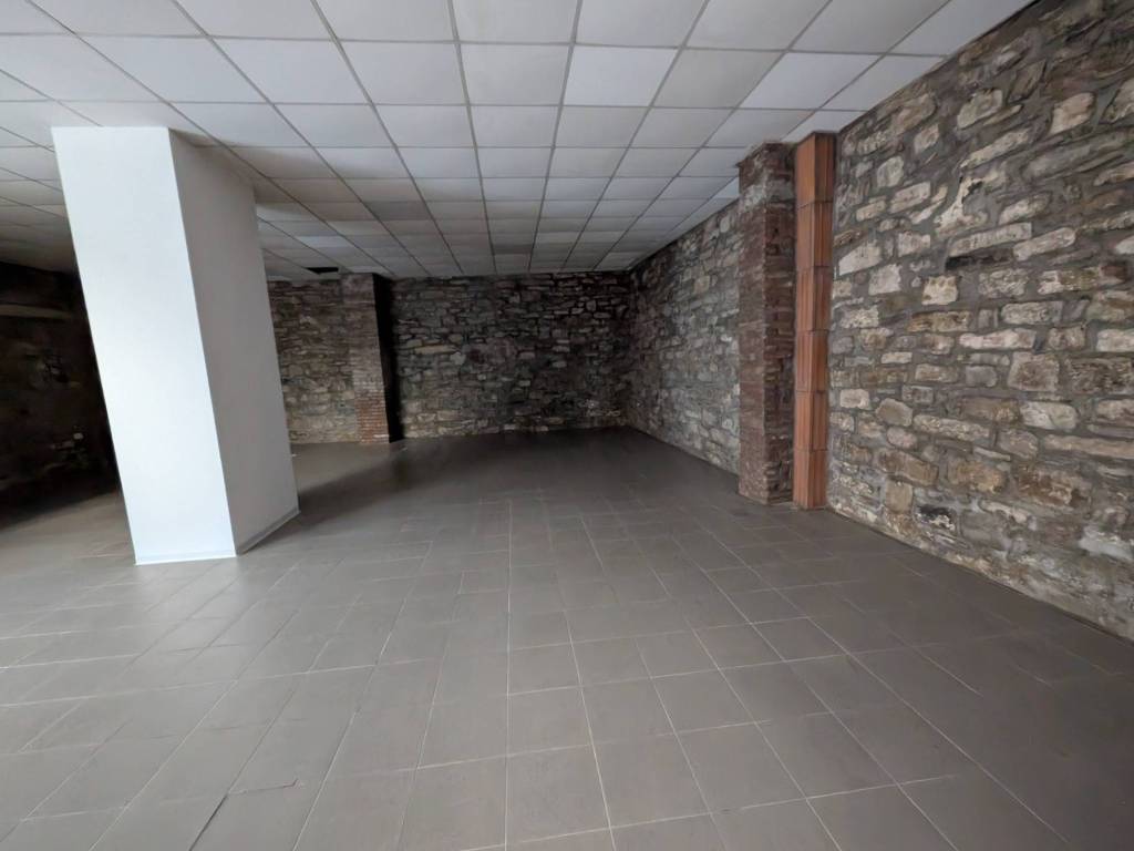 locale commerciale in affitto a Firenze in zona Ponte a Greve