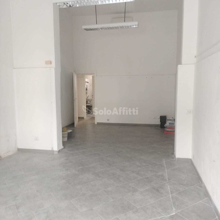 locale commerciale in affitto a Firenze in zona Romito
