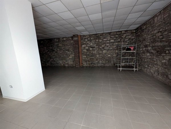locale commerciale in affitto a Firenze in zona Soffiano