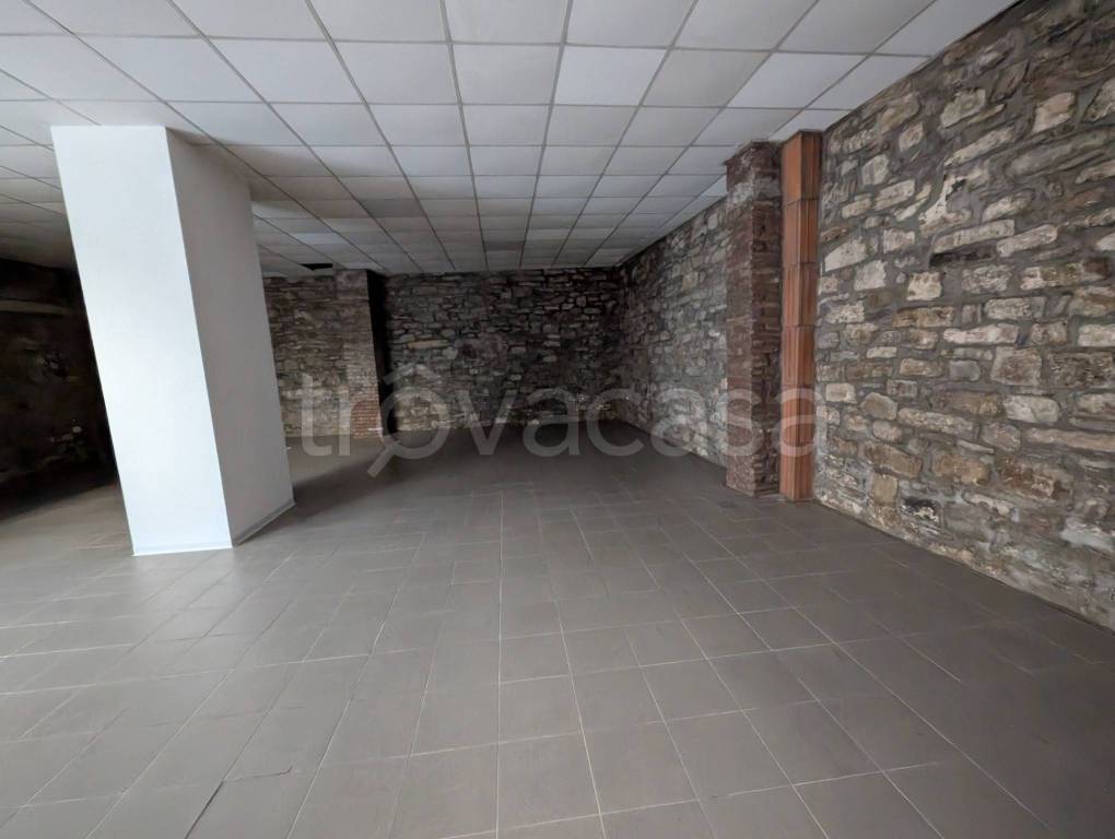 locale commerciale in affitto a Firenze