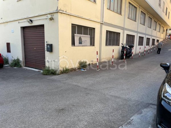 locale commerciale in affitto a Firenze in zona Isolotto