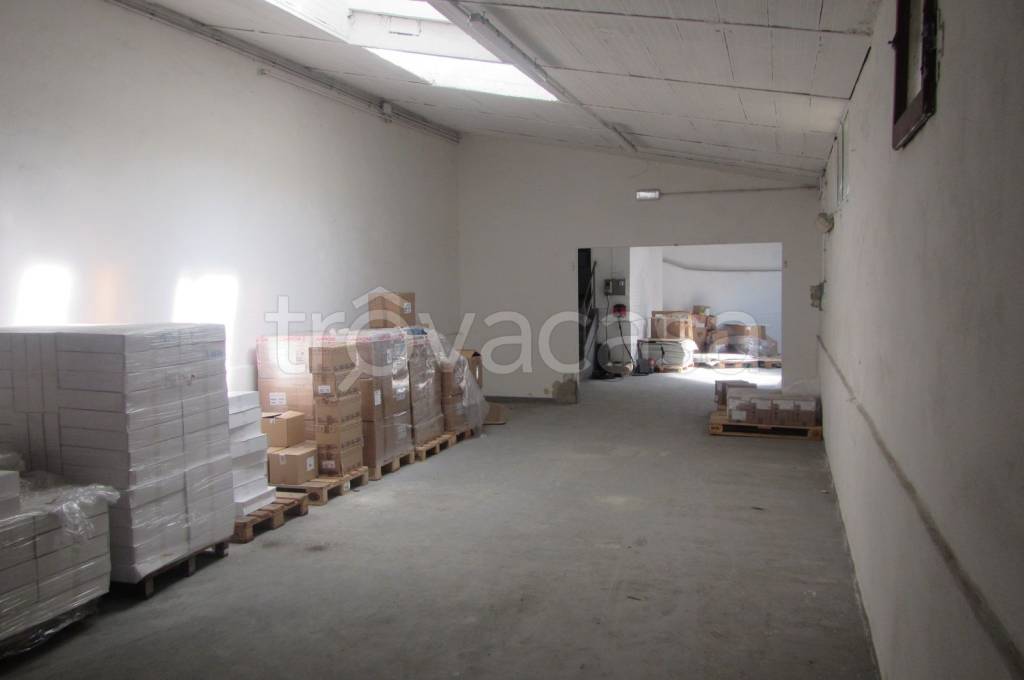 locale commerciale in affitto a Firenze in zona Careggi