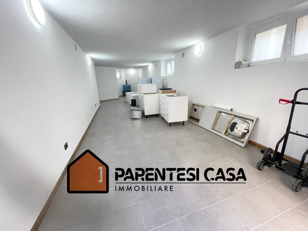 locale commerciale in affitto a Firenze in zona Isolotto