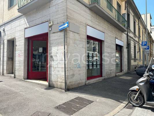 negozio in affitto a Firenze in zona Statuto
