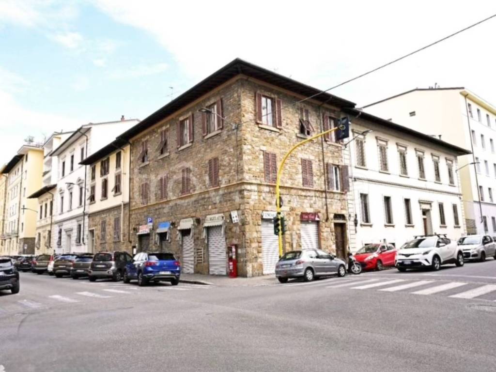 negozio in affitto a Firenze in zona Statuto