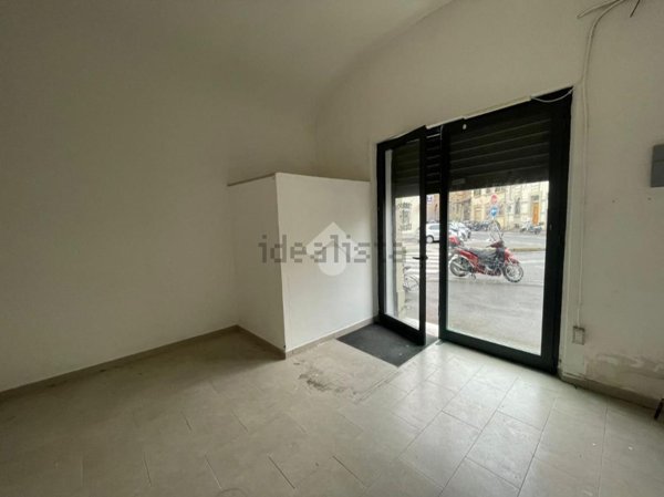 negozio in affitto a Firenze in zona Campo di Marte