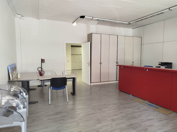 negozio in affitto a Firenze in zona Firenze Nova