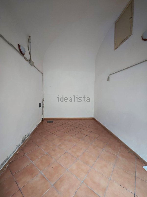 locale commerciale in affitto a Firenze in zona Legnaia