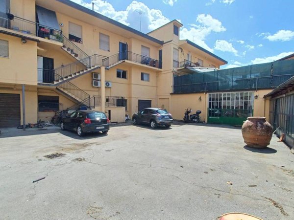 negozio in affitto a Firenze in zona Ponte a Ema