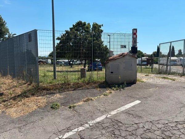 negozio in affitto a Firenze in zona Brozzi