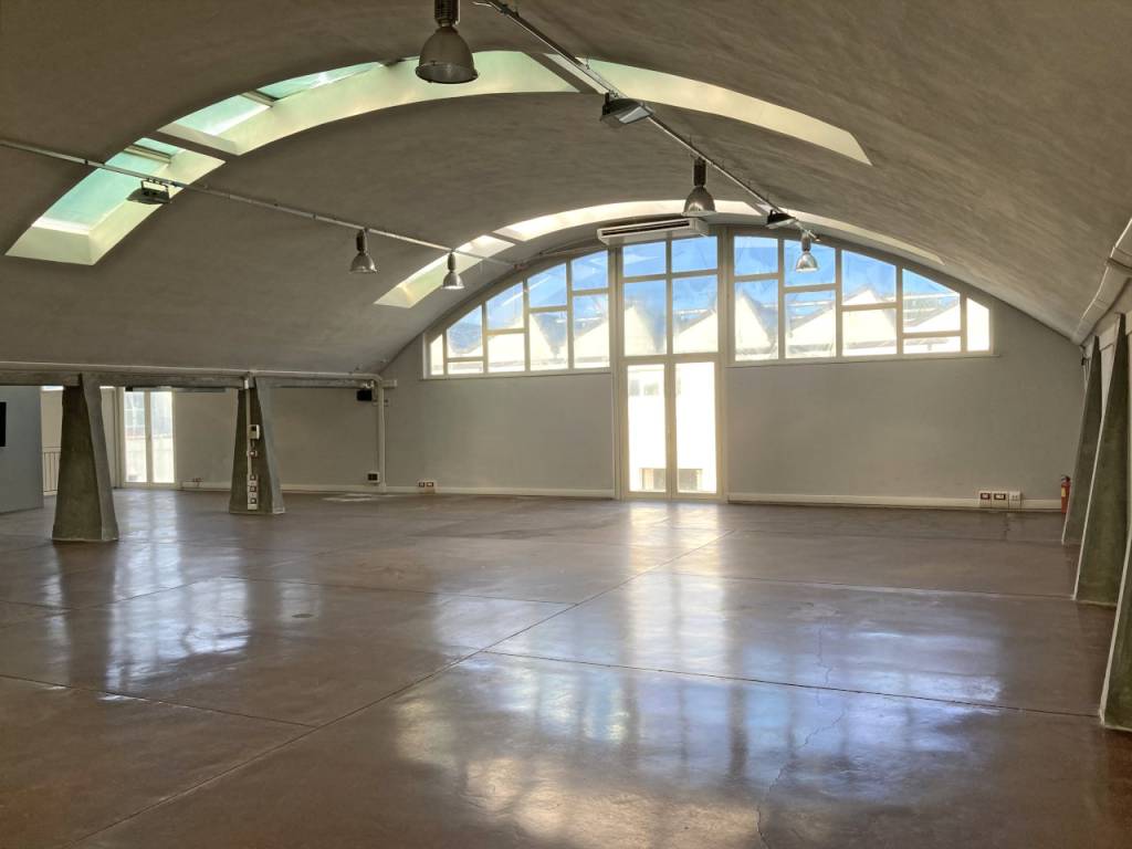 locale commerciale in affitto a Firenze in zona Rovezzano