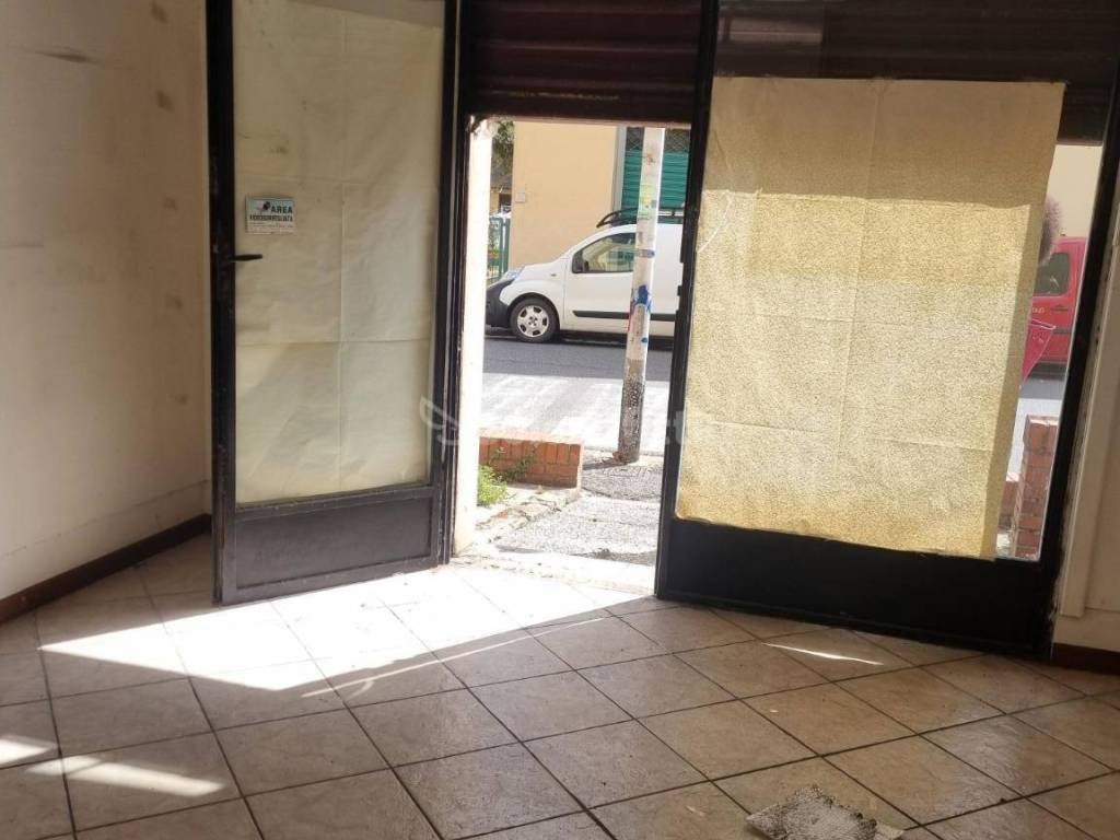 negozio in affitto a Firenze in zona Soffiano
