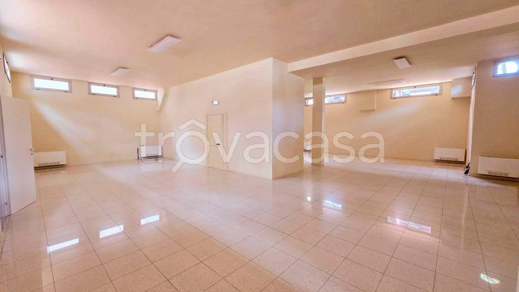 locale commerciale in affitto a Firenze