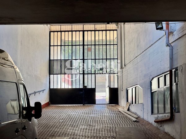 locale commerciale in affitto a Firenze in zona Careggi