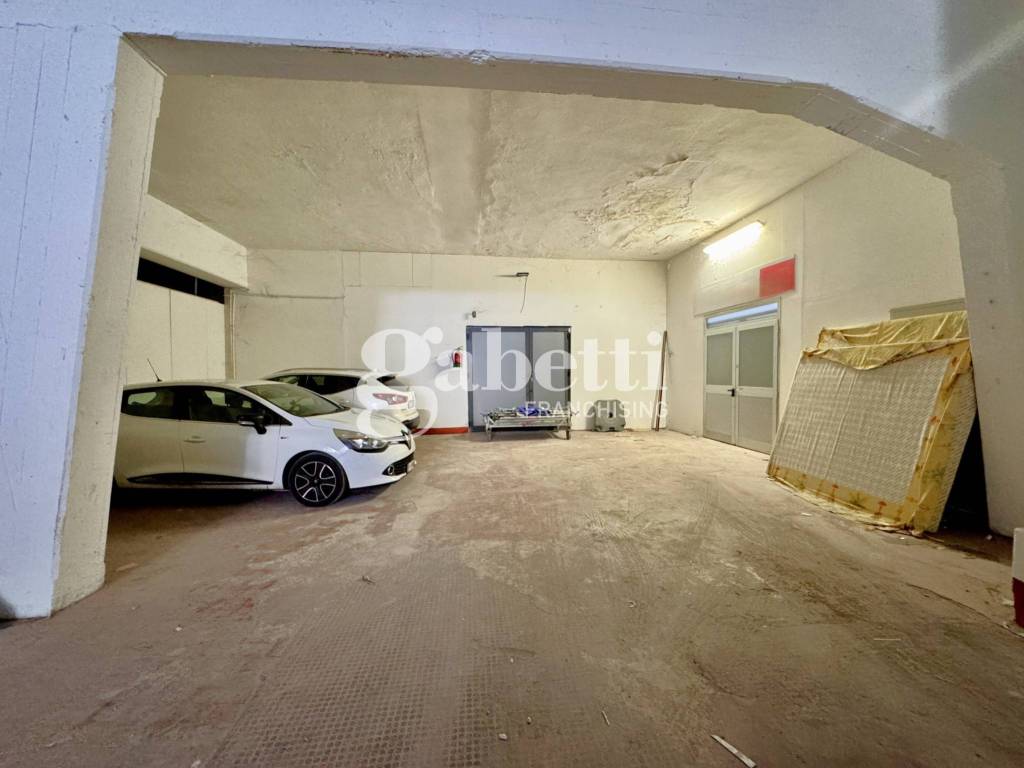 negozio in affitto a Firenze in zona Serpiolle