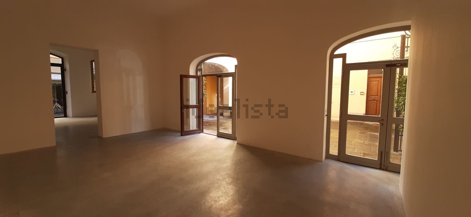 negozio in affitto a Firenze in zona Centro Santa Croce