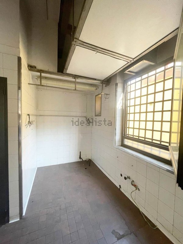 negozio in affitto a Firenze in zona Isolotto