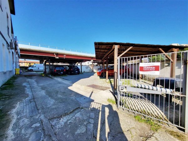 negozio in affitto a Firenze in zona Novoli