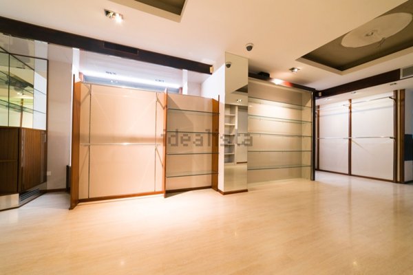 locale commerciale in affitto a Firenze