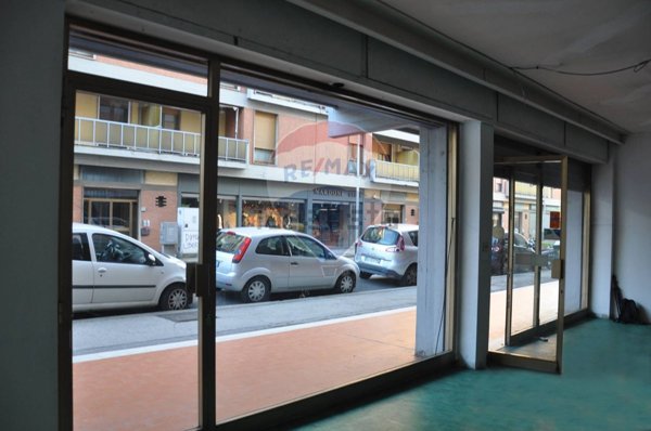 negozio in affitto a Firenze in zona Careggi