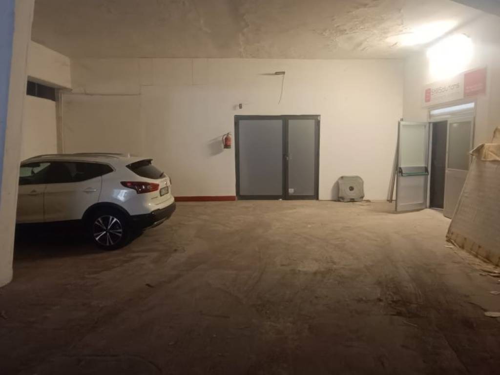 negozio in affitto a Firenze in zona Careggi