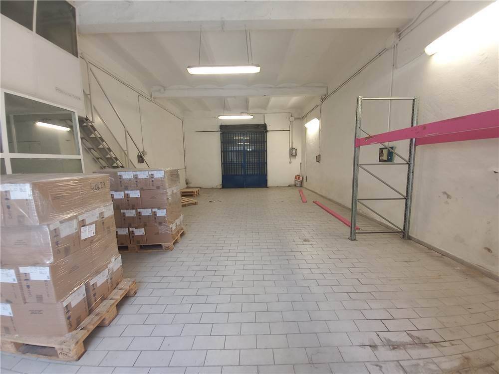 negozio in affitto a Firenze in zona Serpiolle