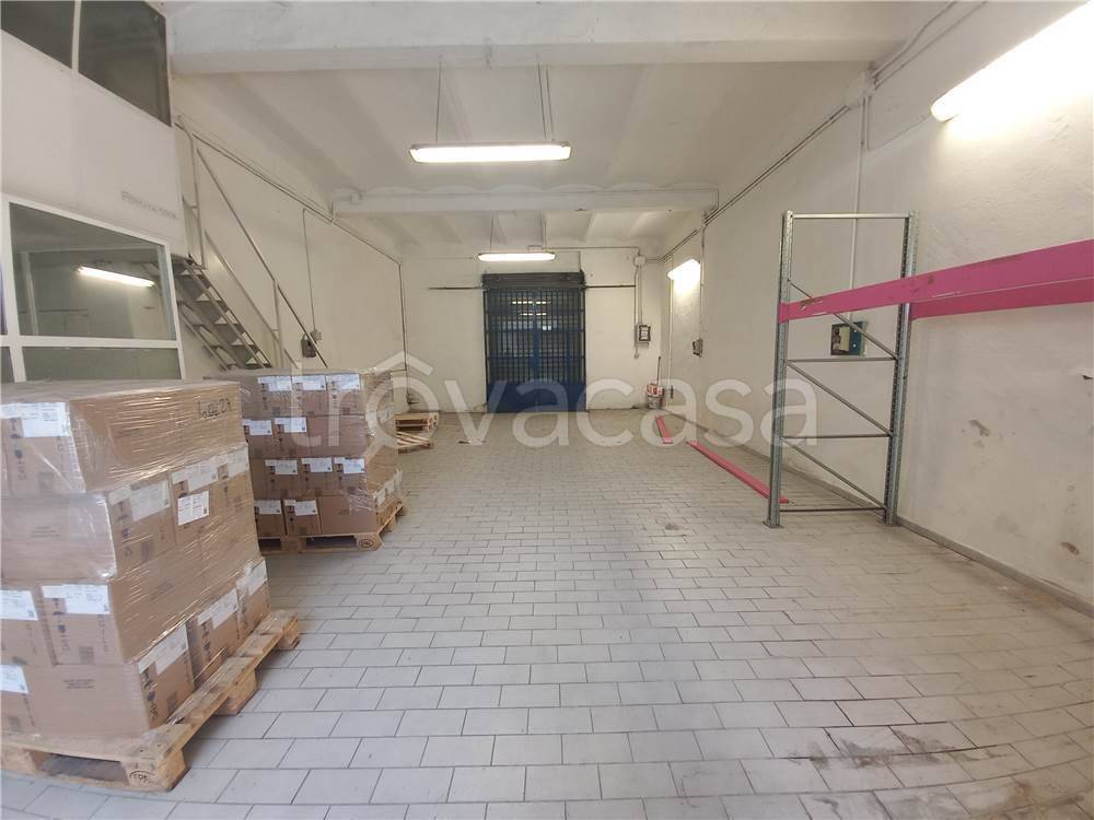 negozio in affitto a Firenze in zona Careggi