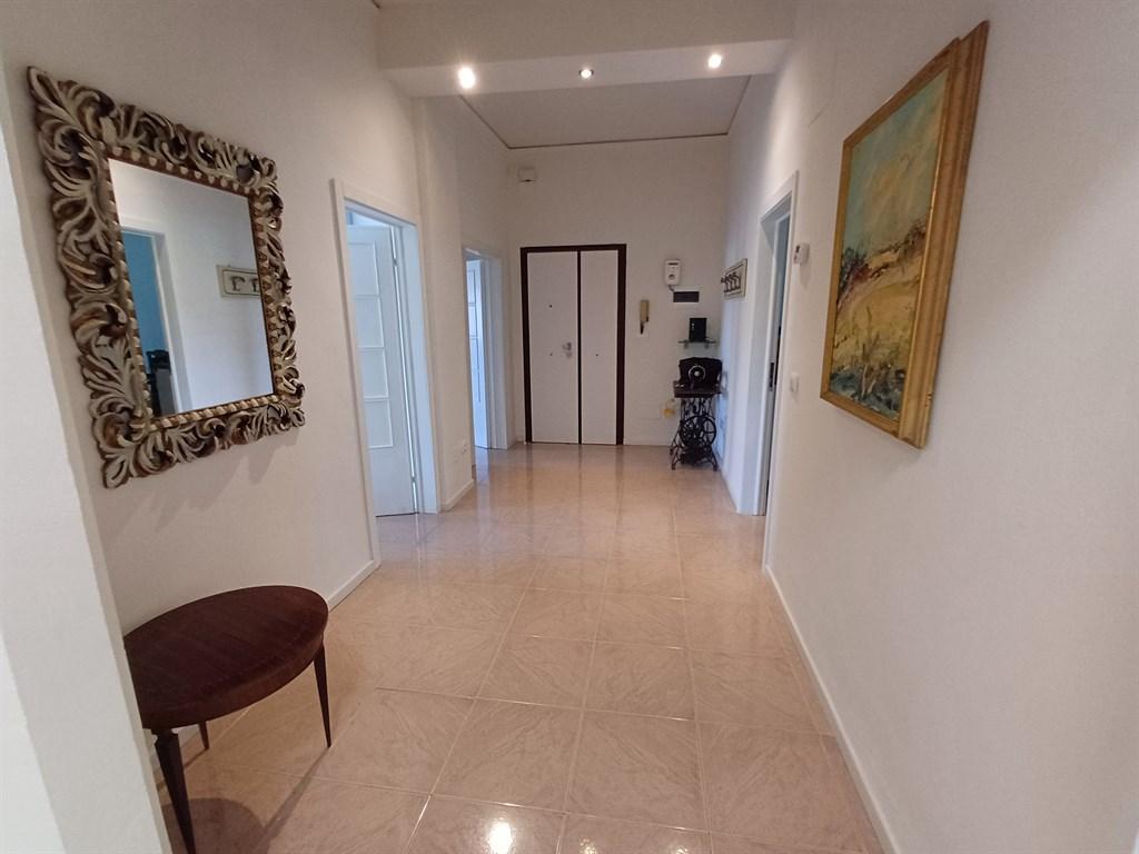locale commerciale in affitto a Firenze in zona Careggi