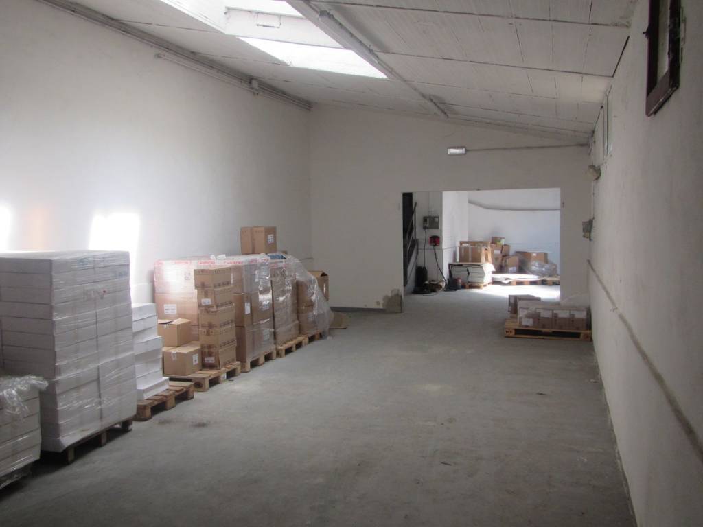 locale commerciale in affitto a Firenze in zona Careggi