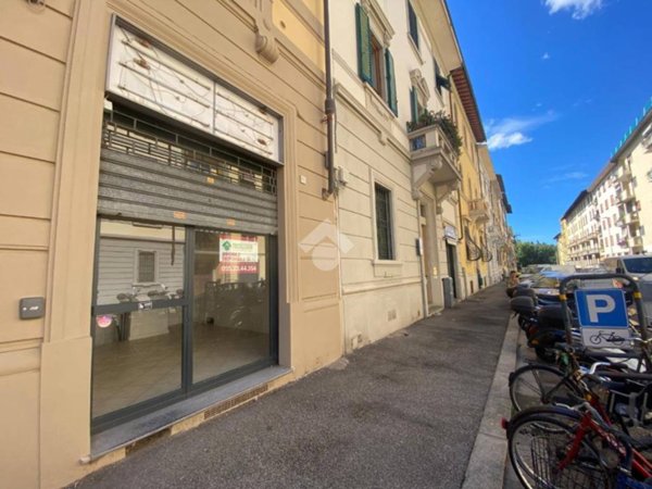 negozio in affitto a Firenze in zona Campo di Marte