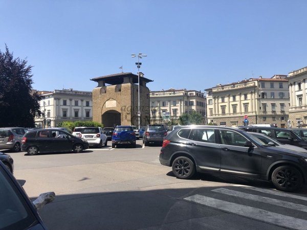 locale commerciale in affitto a Firenze