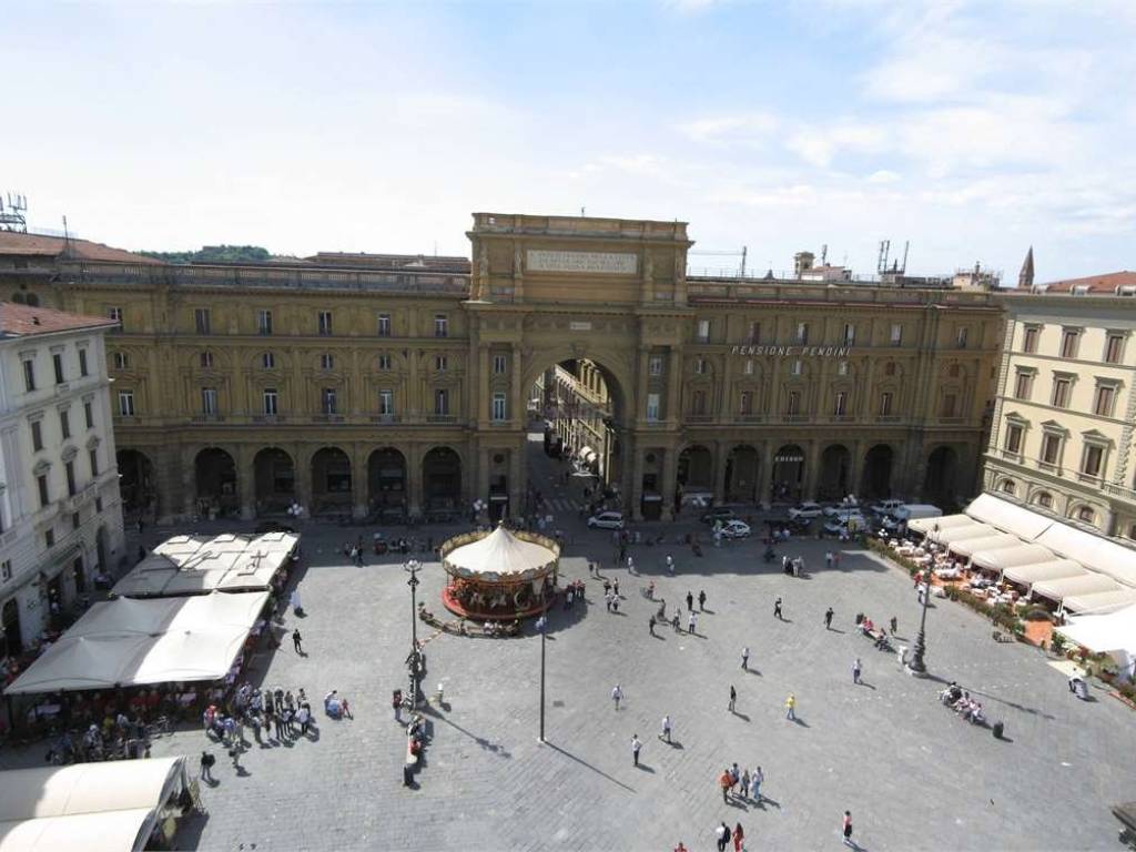 negozio in affitto a Firenze in zona Campo di Marte