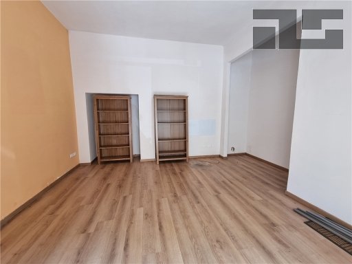 negozio in affitto a Firenze in zona Le Cure