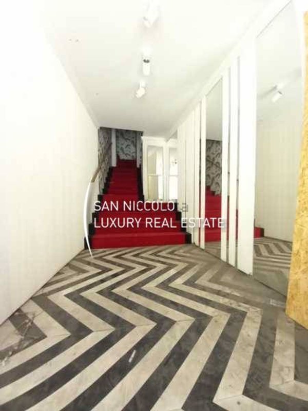 negozio in affitto a Firenze in zona Centro Santa Maria Novella